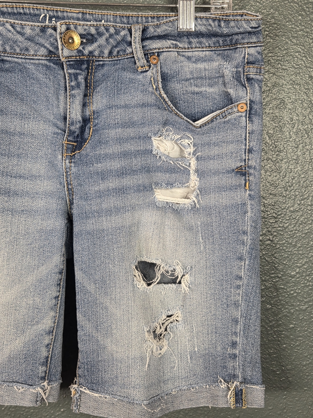 AEROPOSTALE Women's Distressed Bermuda Jean Shorts - Medium Wash Cuffed Denim - Picture 4 of 6